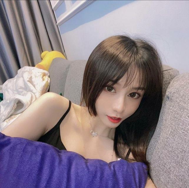 19岁可人温柔小女神（屁股翘）